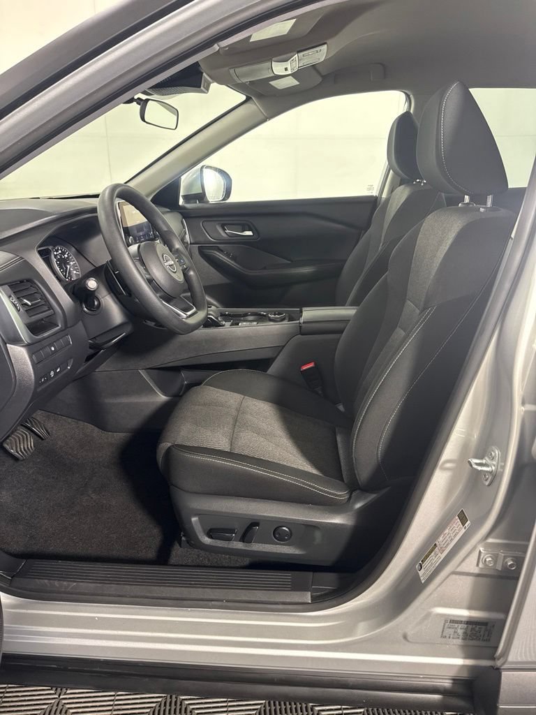 Used 2024 Nissan Rogue SV AWD/4WD image 15