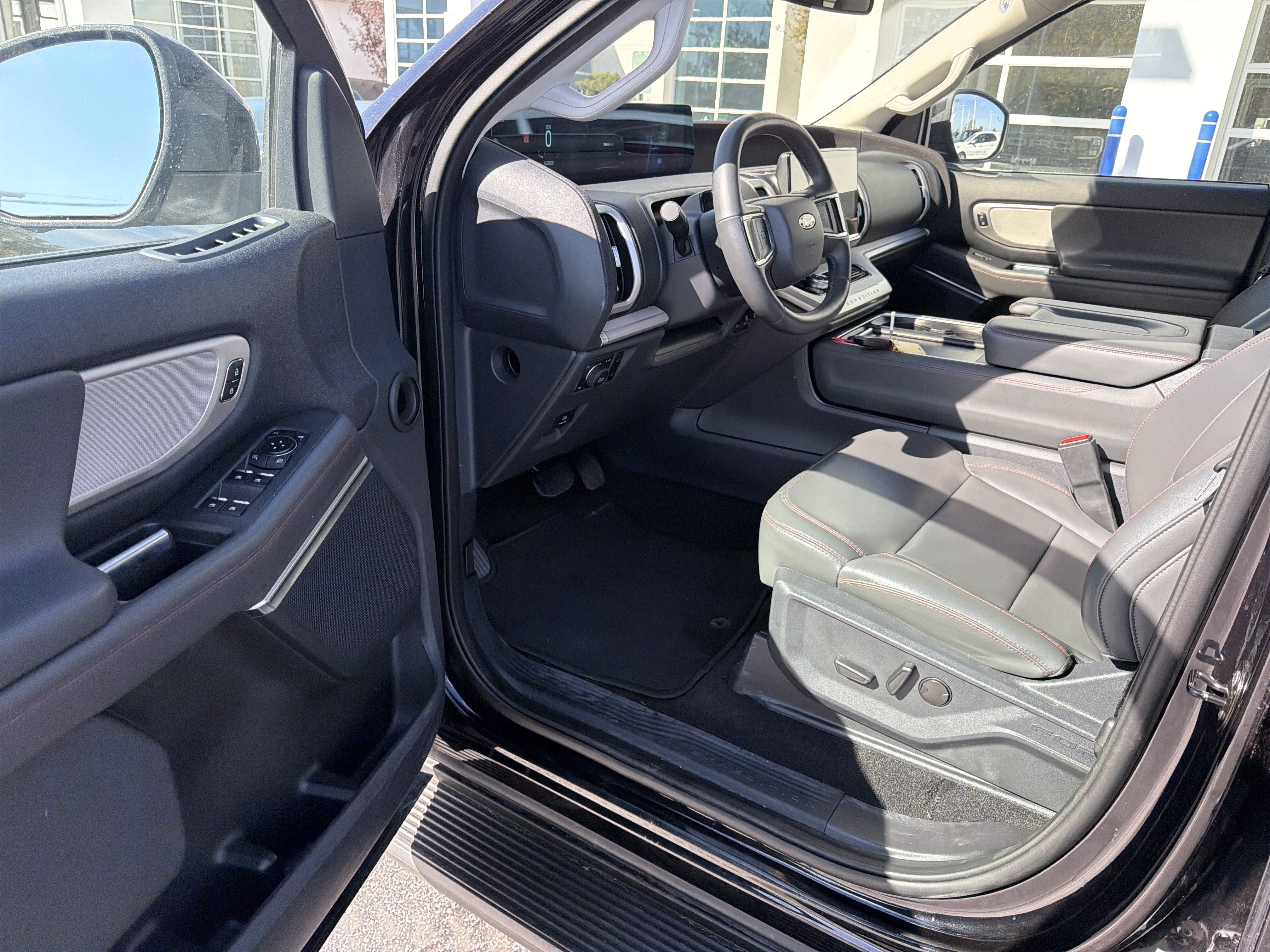 Certified 2025 Ford Expedition Active AWD/4WD image 10