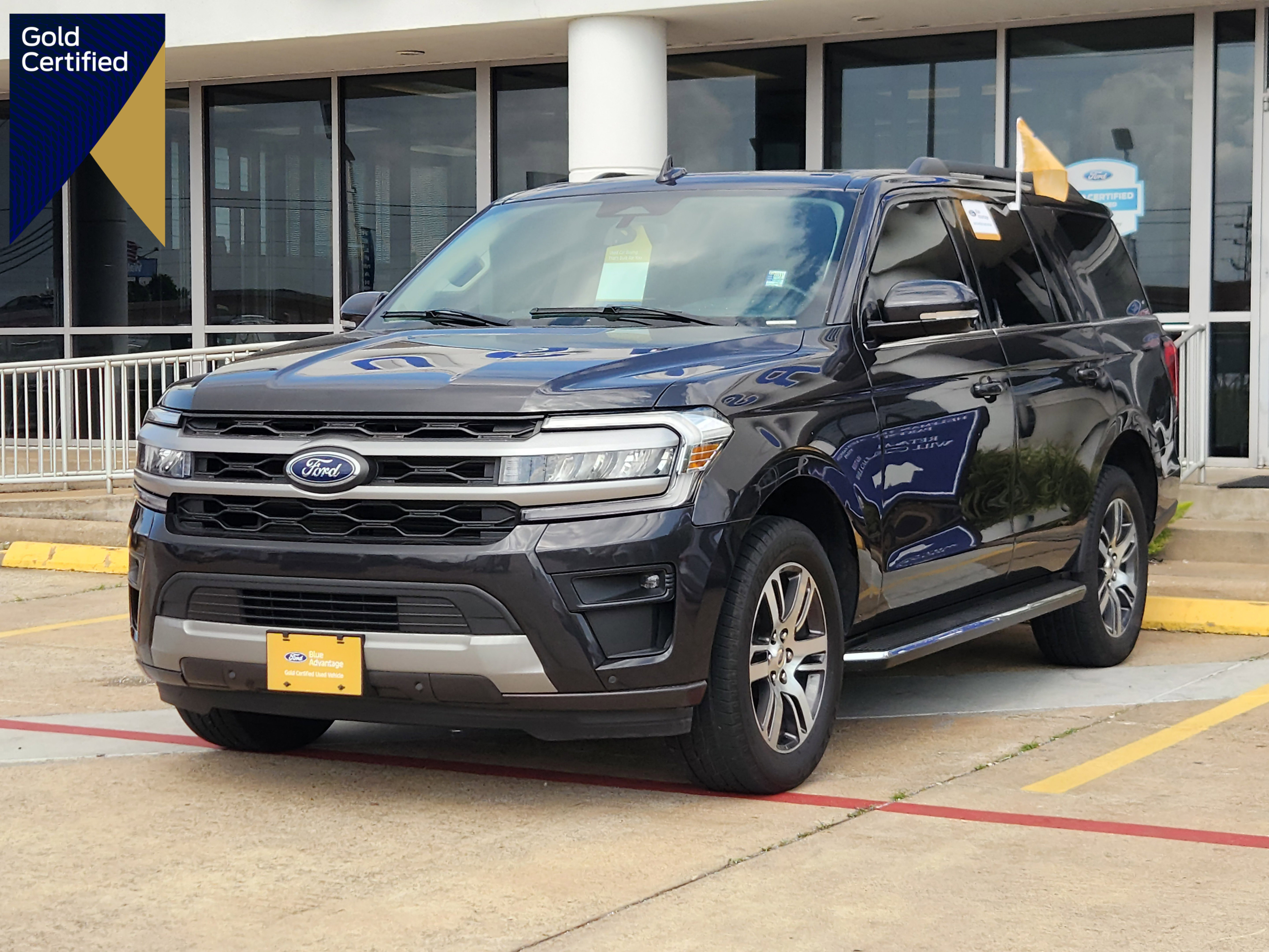 Certified 2022 Ford Expedition XLT image 1