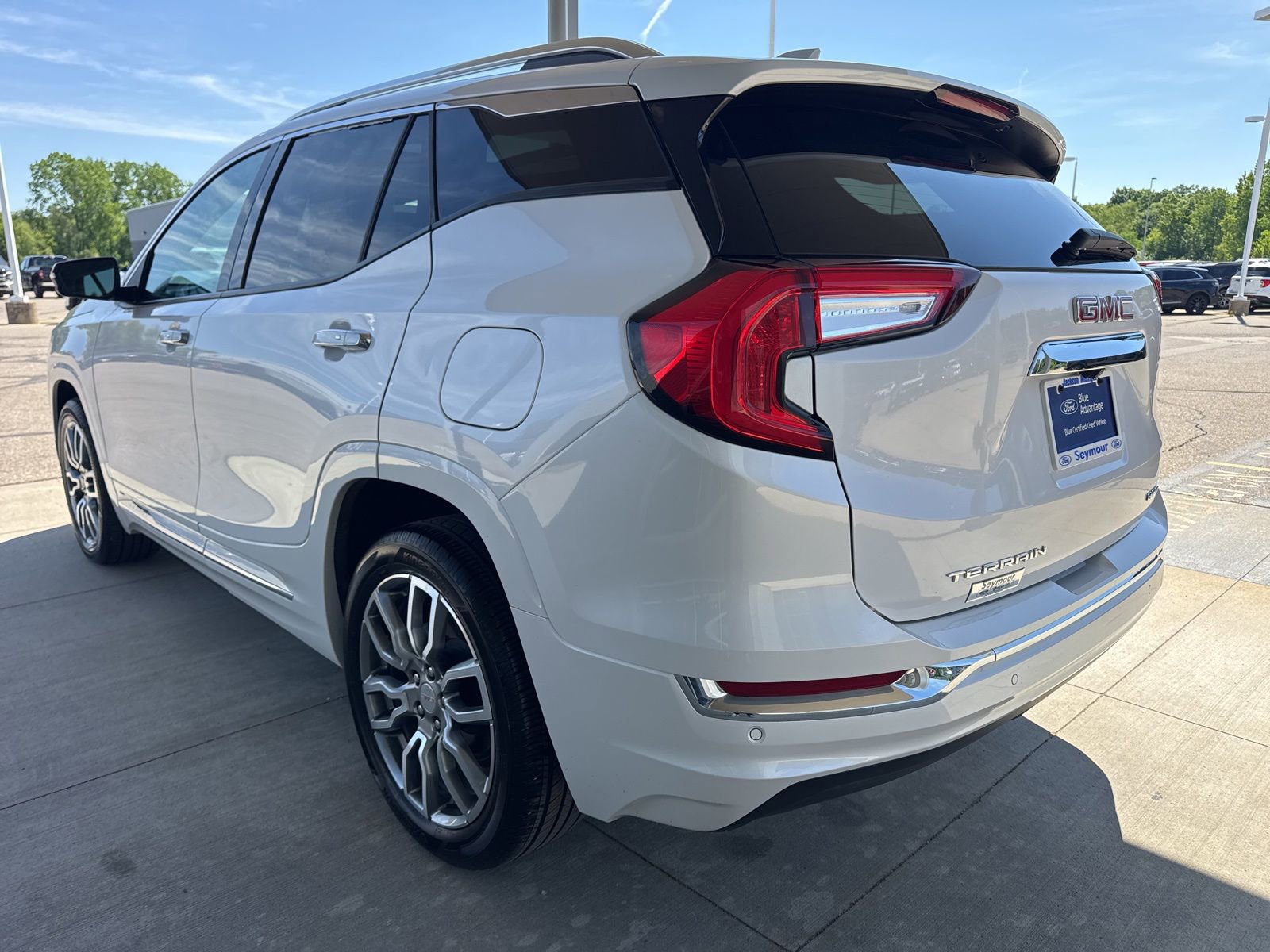 Used 2024 GMC Terrain Denali w/ Denali Premium Package AWD/4WD image 5