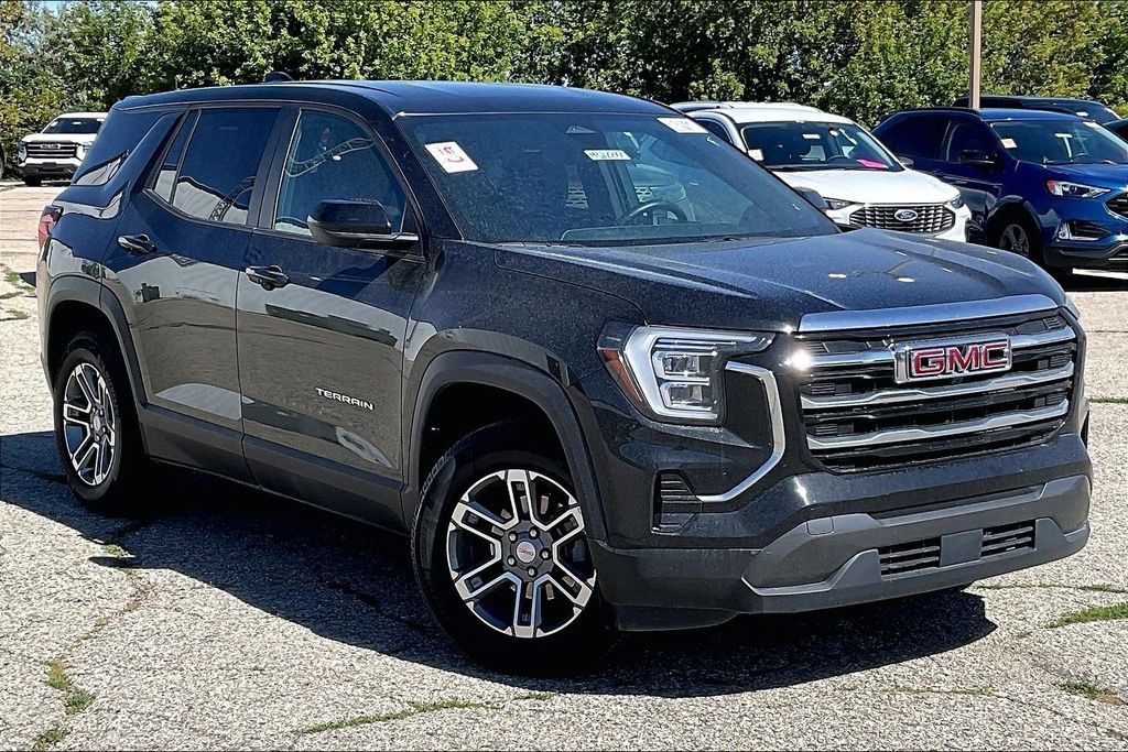 Used 2025 GMC Terrain Elevation