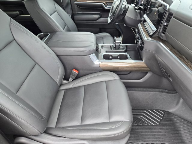 Used 2024 Chevrolet Silverado 1500 LT Trail Boss w/ LT Trail Boss Premium Package AWD/4WD image 12