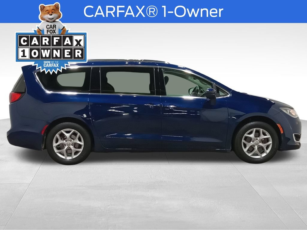 Used 2019 Chrysler Pacifica Touring Plus w/ Tire & Wheel Group FWD image 2