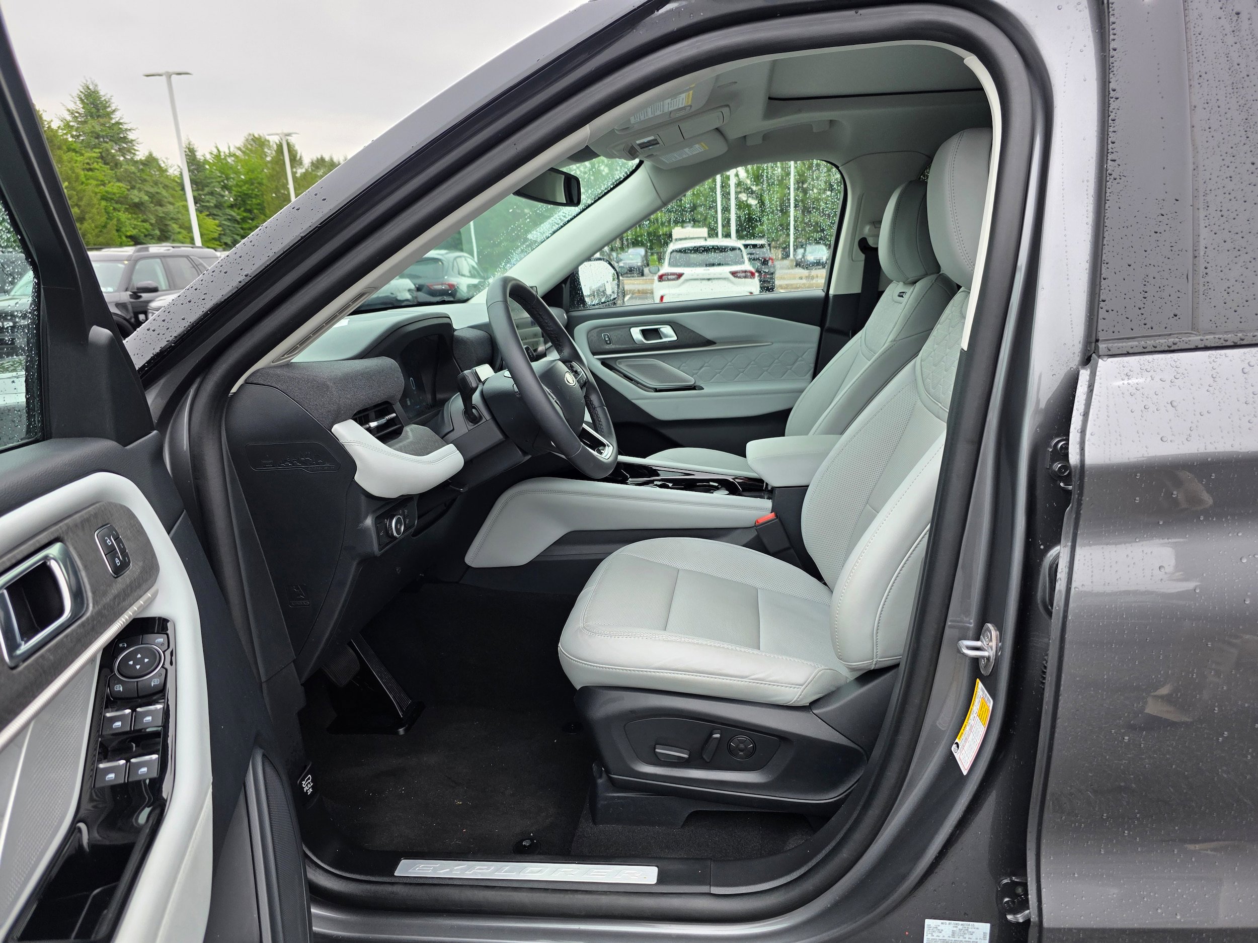 Certified 2025 Ford Explorer Platinum w/ Ultimate Package AWD/4WD image 20