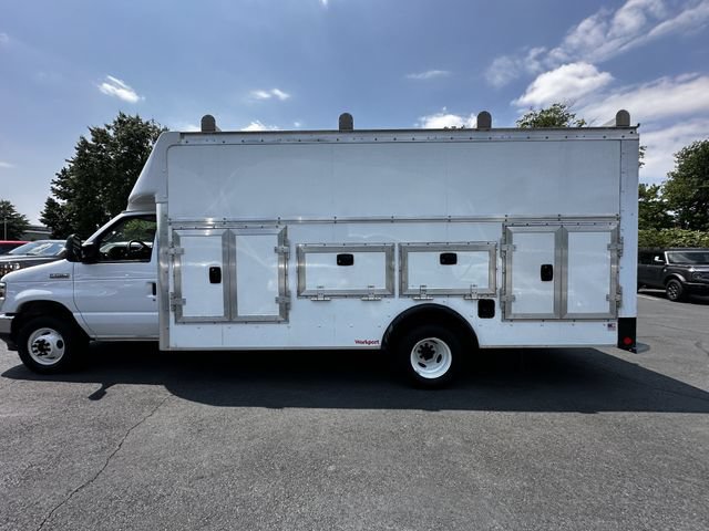Certified 2024 Ford E-450 and Econoline 450 Super Duty w/ Power Windows & Locks Group RWD image 8