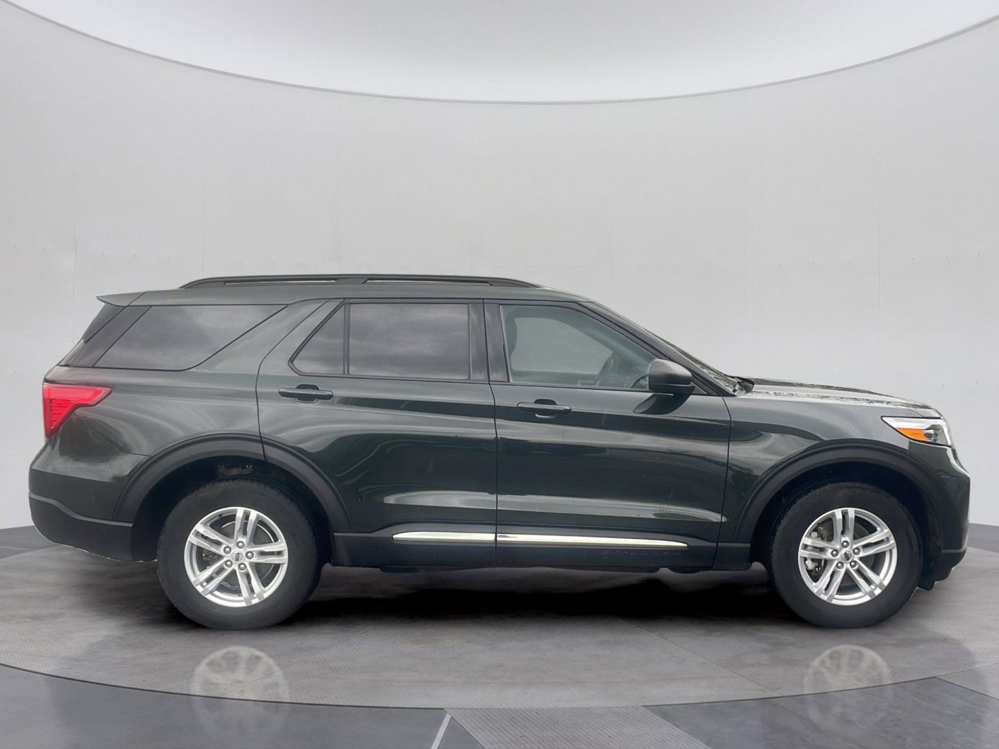 Certified 2024 Ford Explorer XLT w/ Equipment Group 202A AWD/4WD image 8