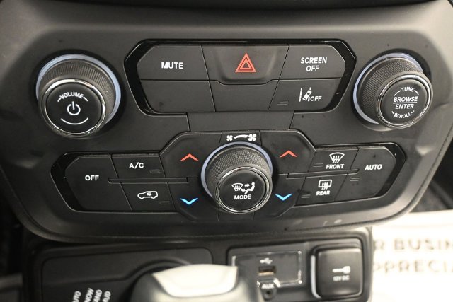 Used 2023 Jeep Renegade Latitude AWD/4WD image 13