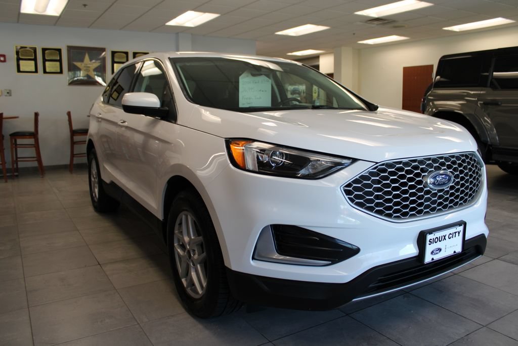 Certified 2024 Ford Edge SEL AWD/4WD image 3