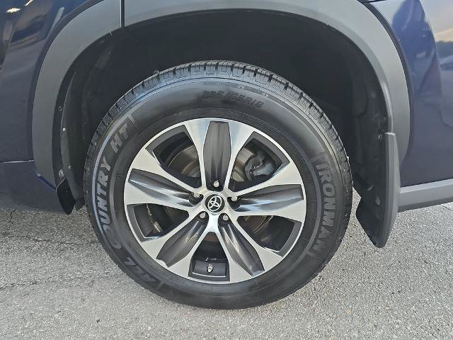 Used 2022 Toyota Highlander XLE AWD/4WD image 33