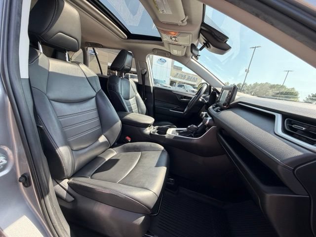 Used 2020 Toyota RAV4 XLE Premium FWD image 21