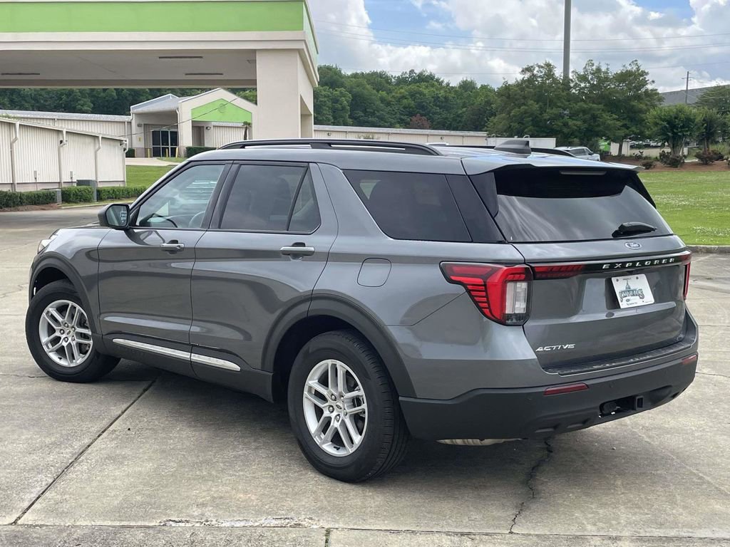 Certified 2025 Ford Explorer Active RWD image 5