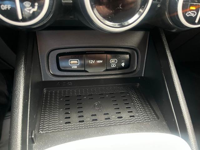 Used 2023 Hyundai Venue Limited FWD image 29