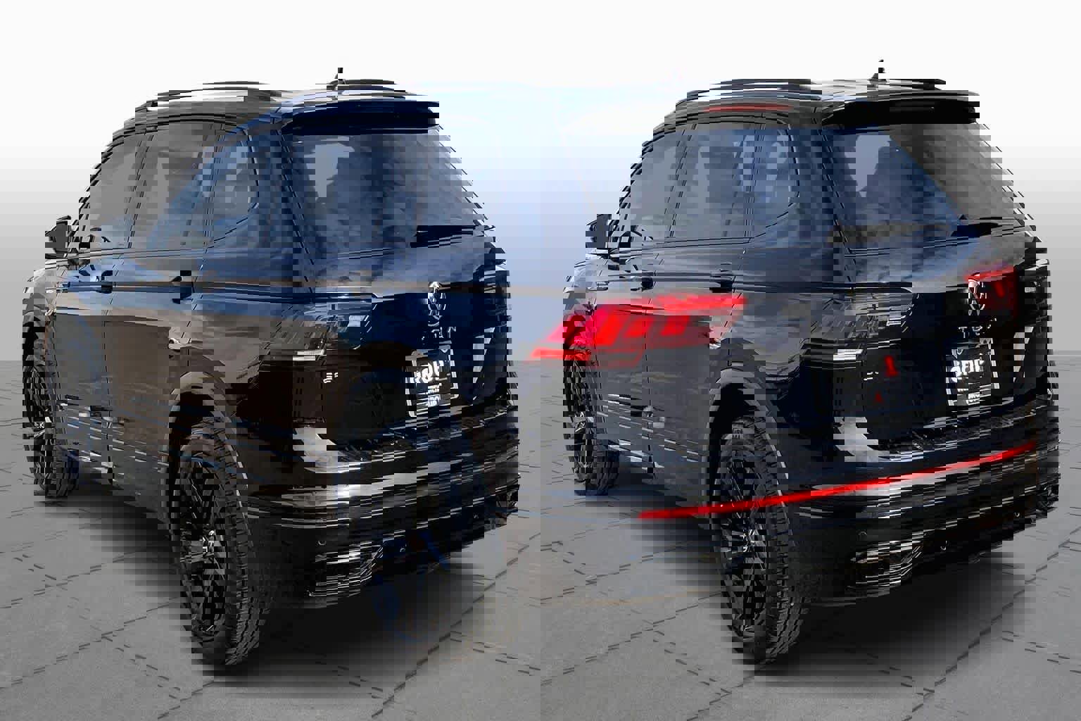 Used 2024 Volkswagen Tiguan SE R-Line image 4