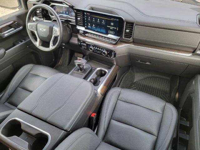 Used 2024 Chevrolet Silverado 1500 LT Trail Boss w/ Convenience Package II AWD/4WD image 38