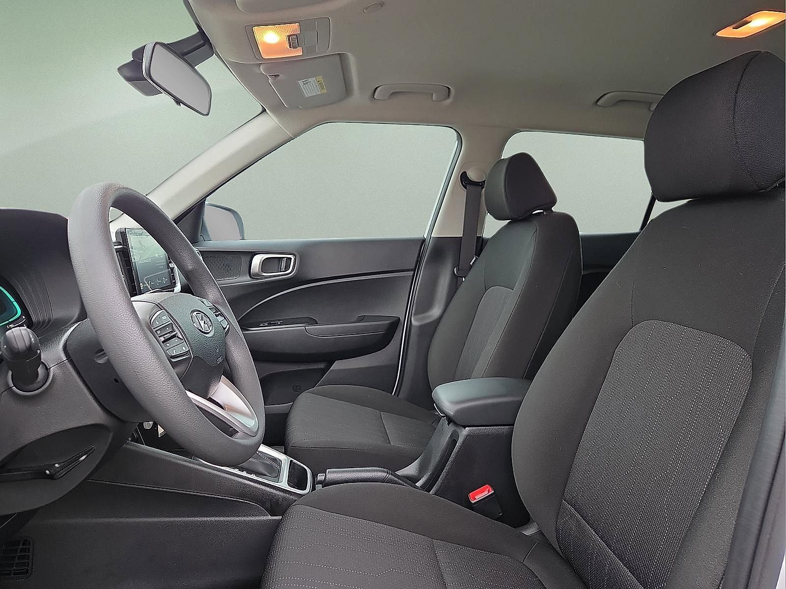 Used 2025 Hyundai Venue SE image 14