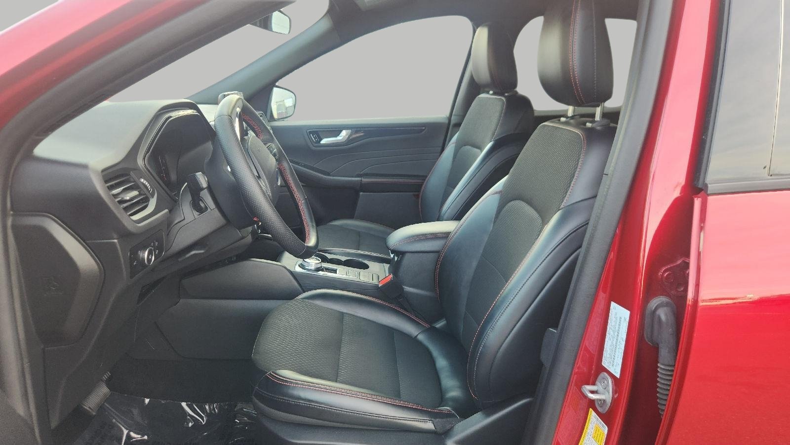 Certified 2025 Ford Escape ST-Line Select AWD/4WD image 14