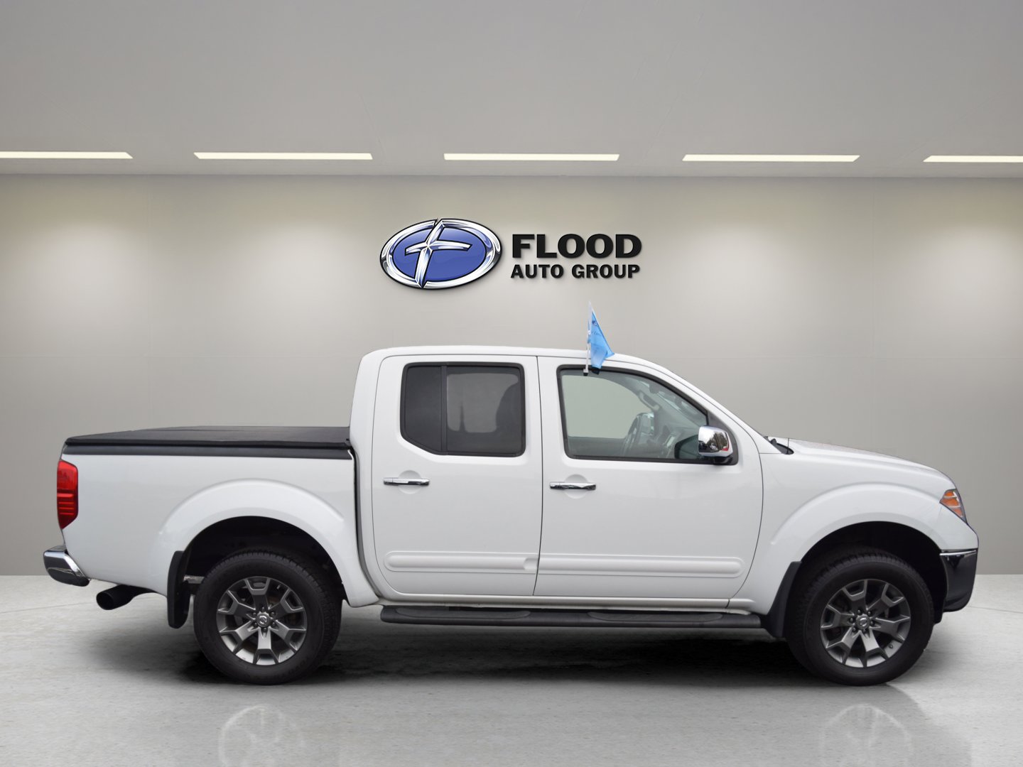 Used 2017 Nissan Frontier SL image 3