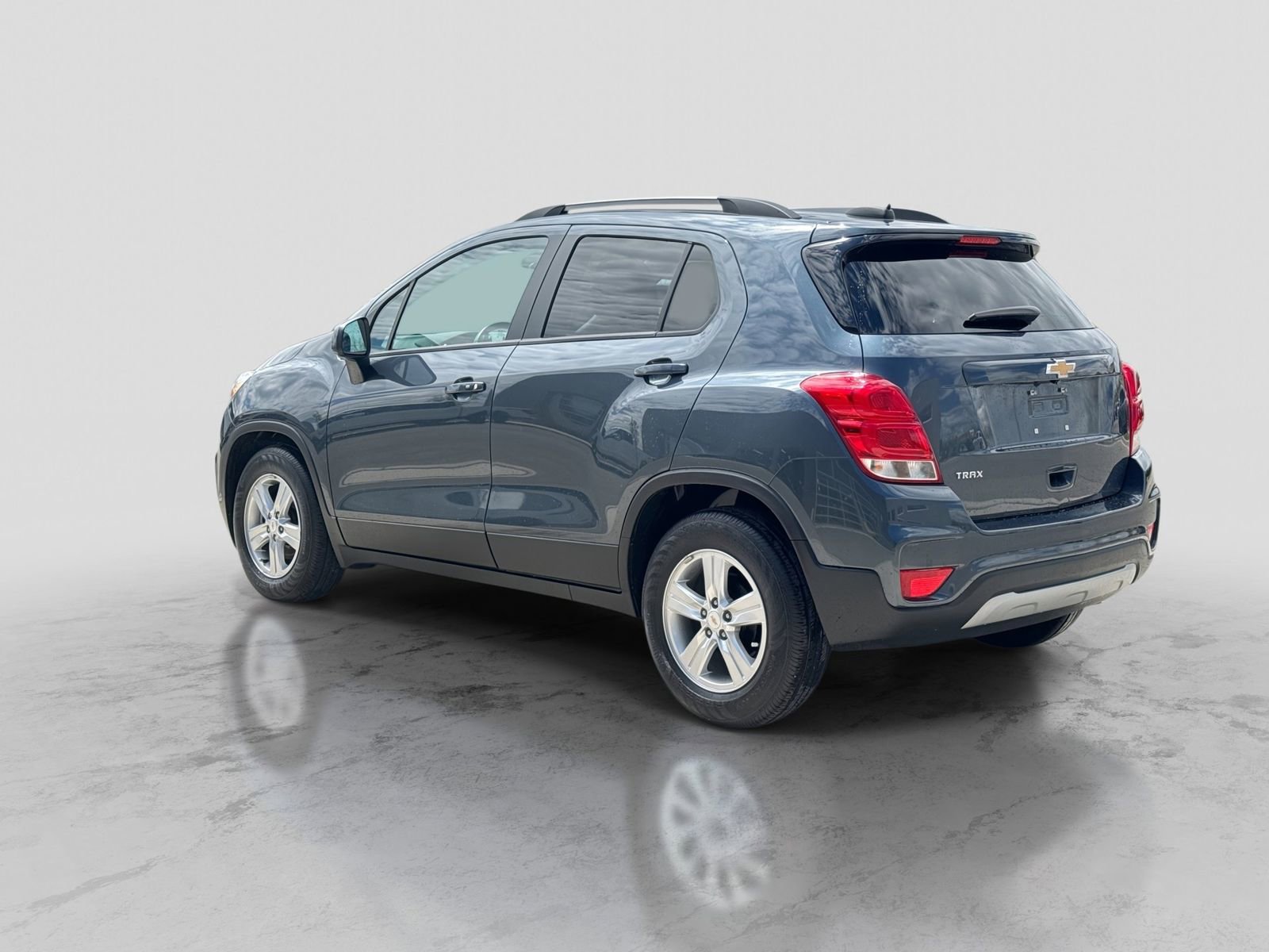 Used 2022 Chevrolet Trax LT w/ LT Convenience Package FWD image 5
