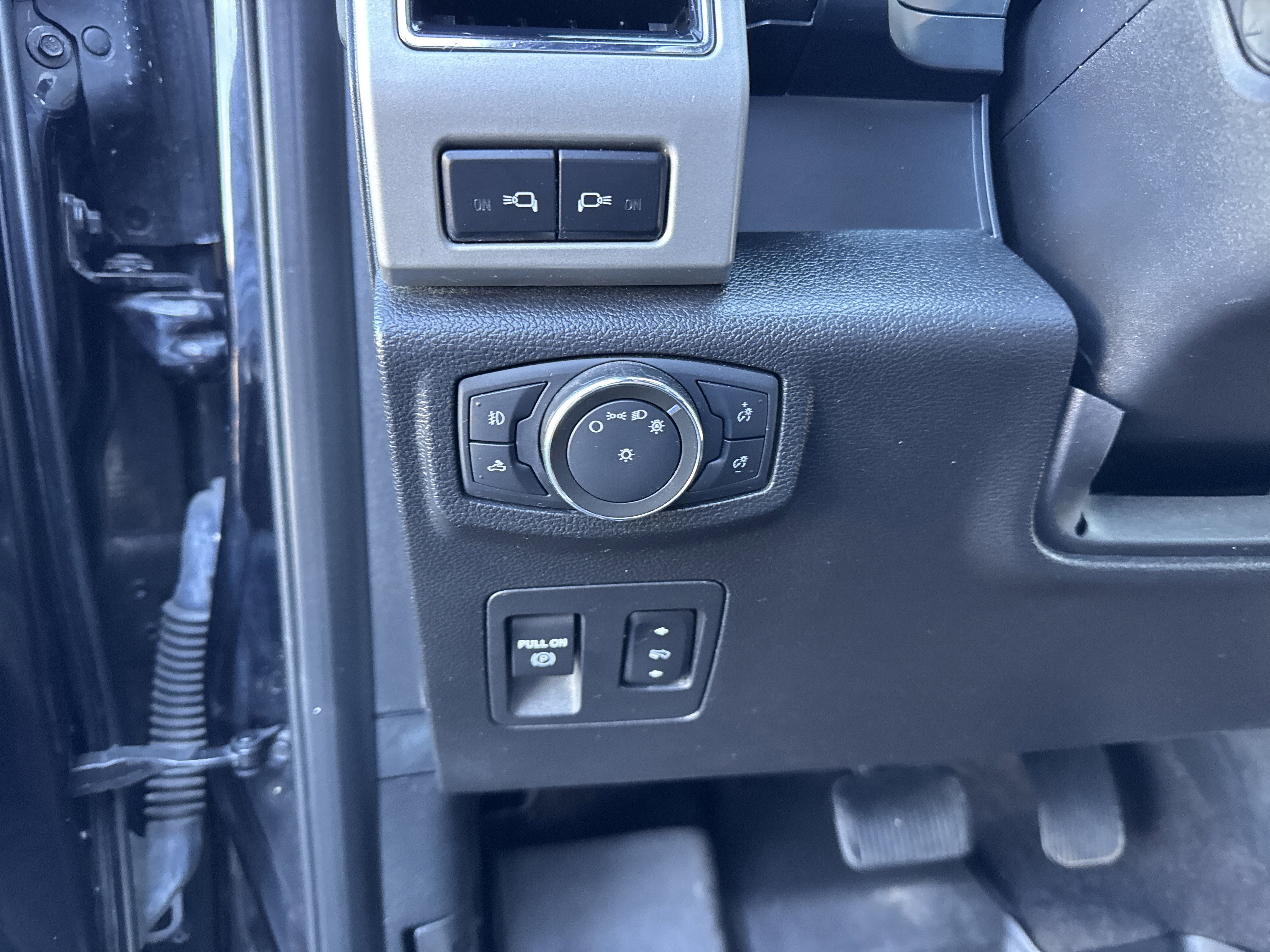 Certified 2020 Ford F150 Lariat w/ Equipment Group 502A Luxury image 42