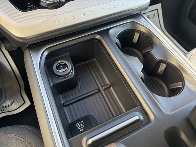 Certified 2025 Ford Expedition Active image 22