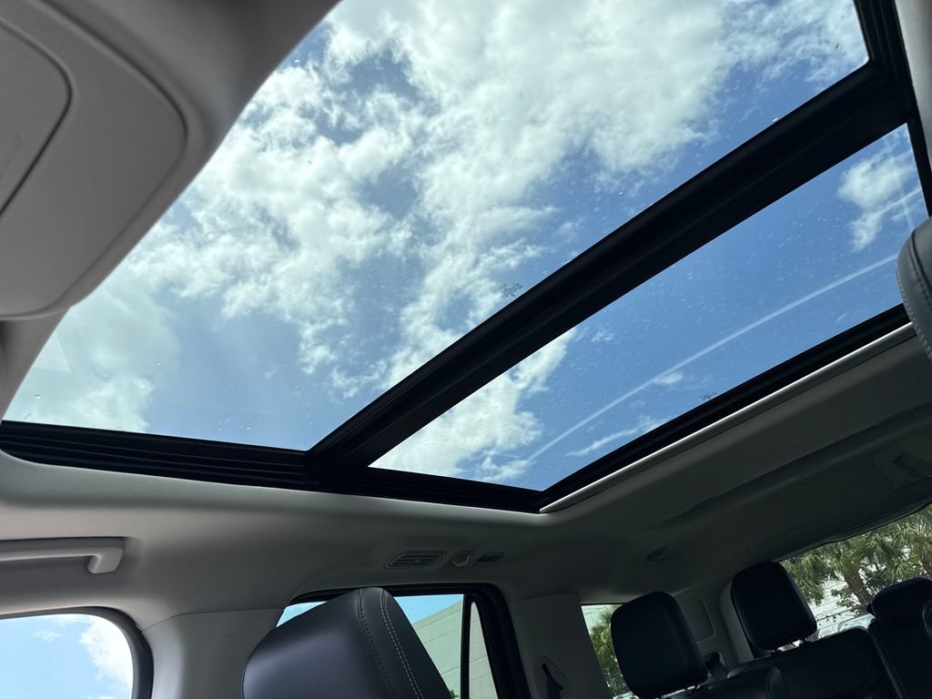 Certified 2025 Ford Expedition Platinum AWD/4WD image 9