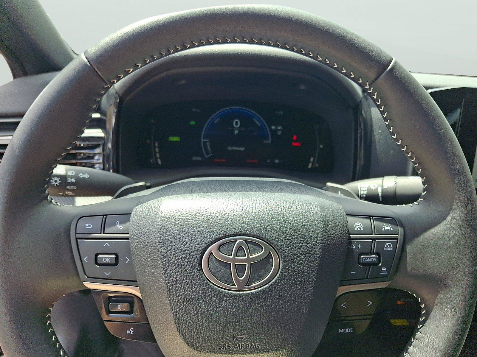 Used 2025 Toyota Camry SE FWD image 17