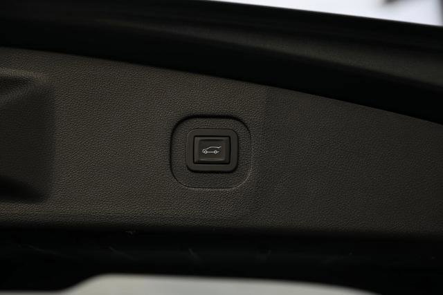 Used 2017 GMC Terrain SLT w/ Open Road Package image 15