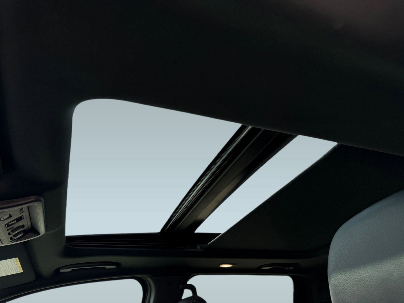 Used 2024 Nissan Titan PRO-4X w/ Pro-4x Convenience Package image 14