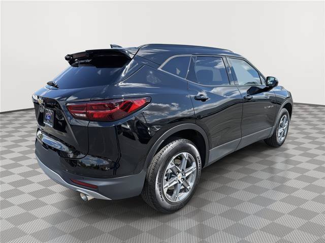 Used 2024 Chevrolet Blazer LT w/ Convenience Package AWD/4WD image 3