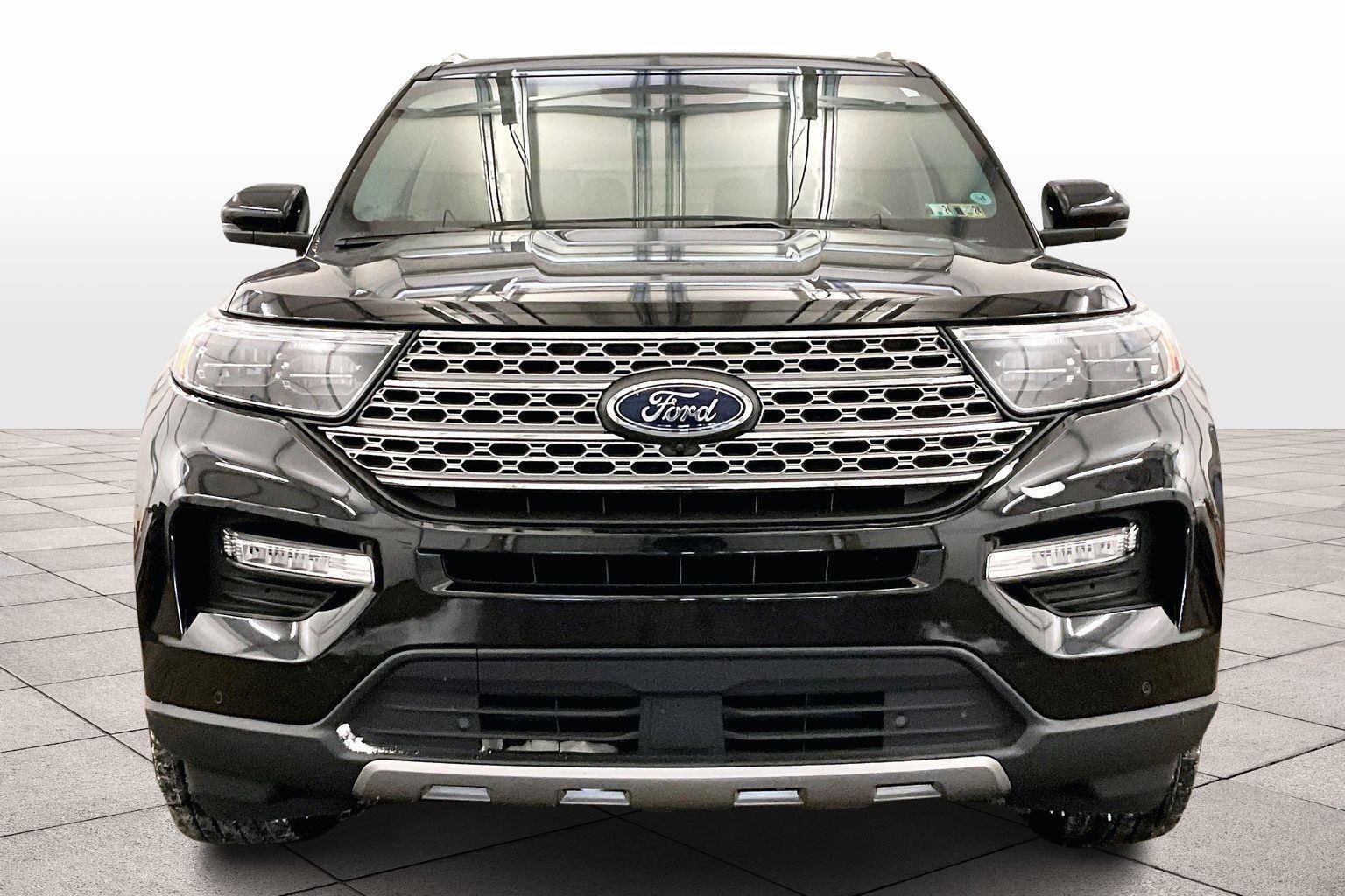 Certified 2023 Ford Explorer Limited w/ Limited Technology Package image 3