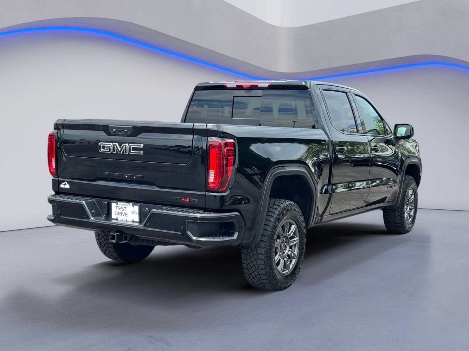 Used 2026 GMC Sierra 1500 AT4X w/ LPO, Black Badging Package AWD/4WD image 3