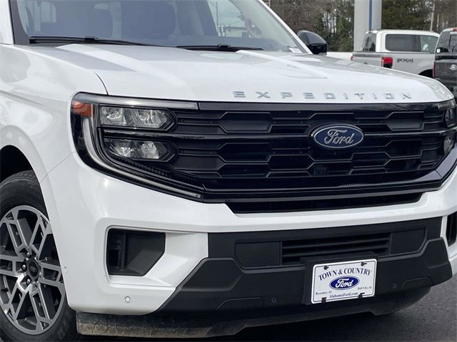 Certified 2025 Ford Expedition Active image 9