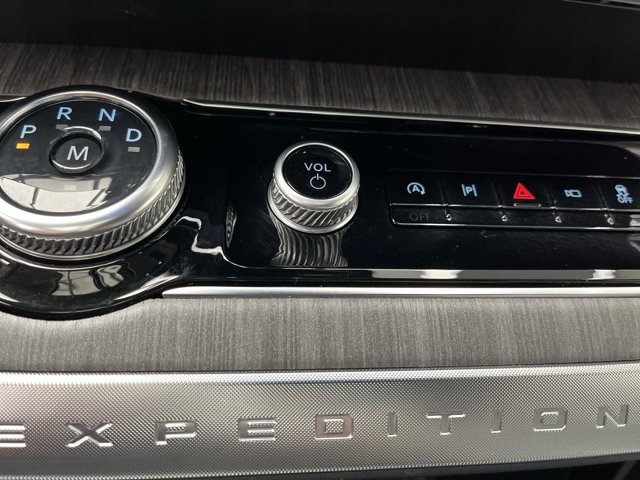 Certified 2025 Ford Expedition Platinum w/ Platinum Ultimate Package AWD/4WD image 22