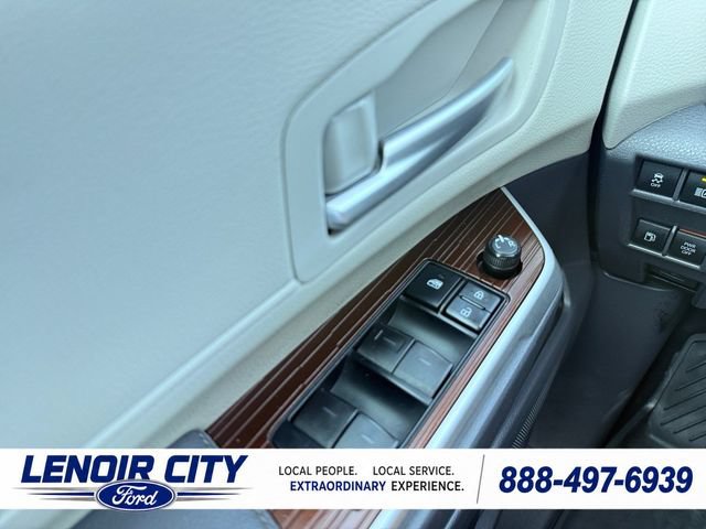 Used 2021 Toyota Sienna XLE FWD image 18