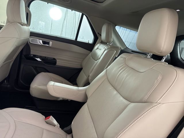 Certified 2022 Ford Explorer Platinum w/ Equipment Group 601A image 13