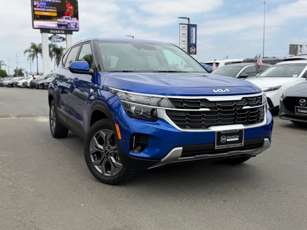 Used 2024 Kia Seltos LX AWD/4WD image 3