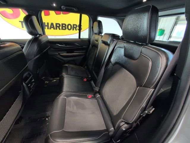 Used 2023 Jeep Grand Cherokee Altitude AWD/4WD image 27