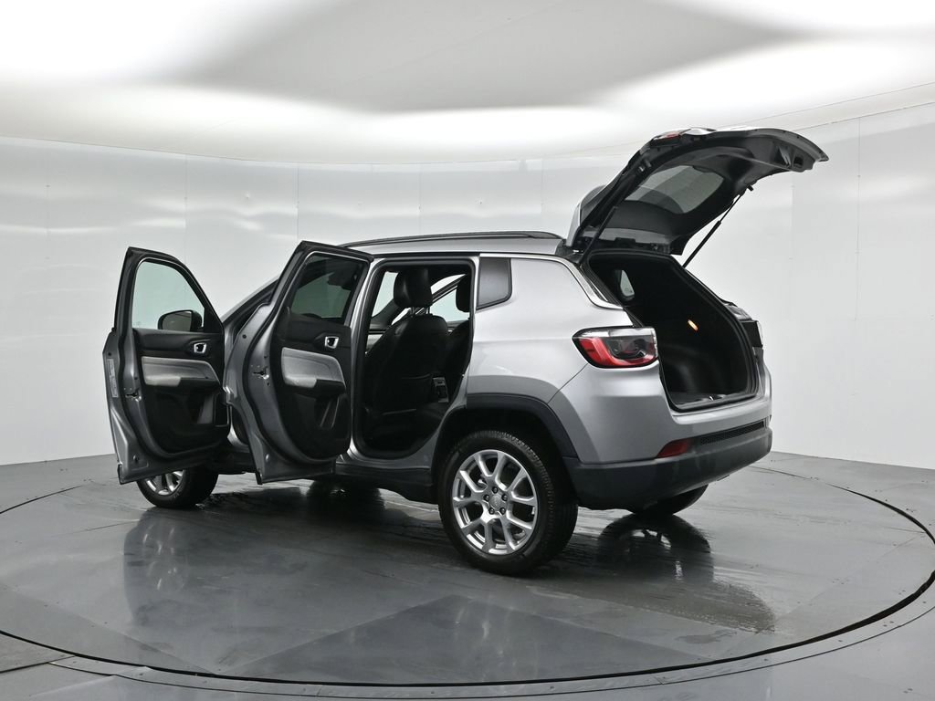 Used 2023 Jeep Compass Latitude image 19