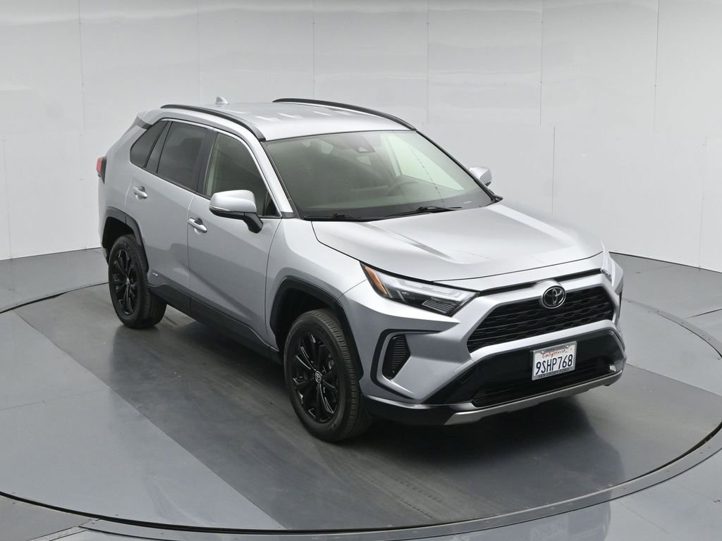 Used 2025 Toyota RAV4 SE image 41