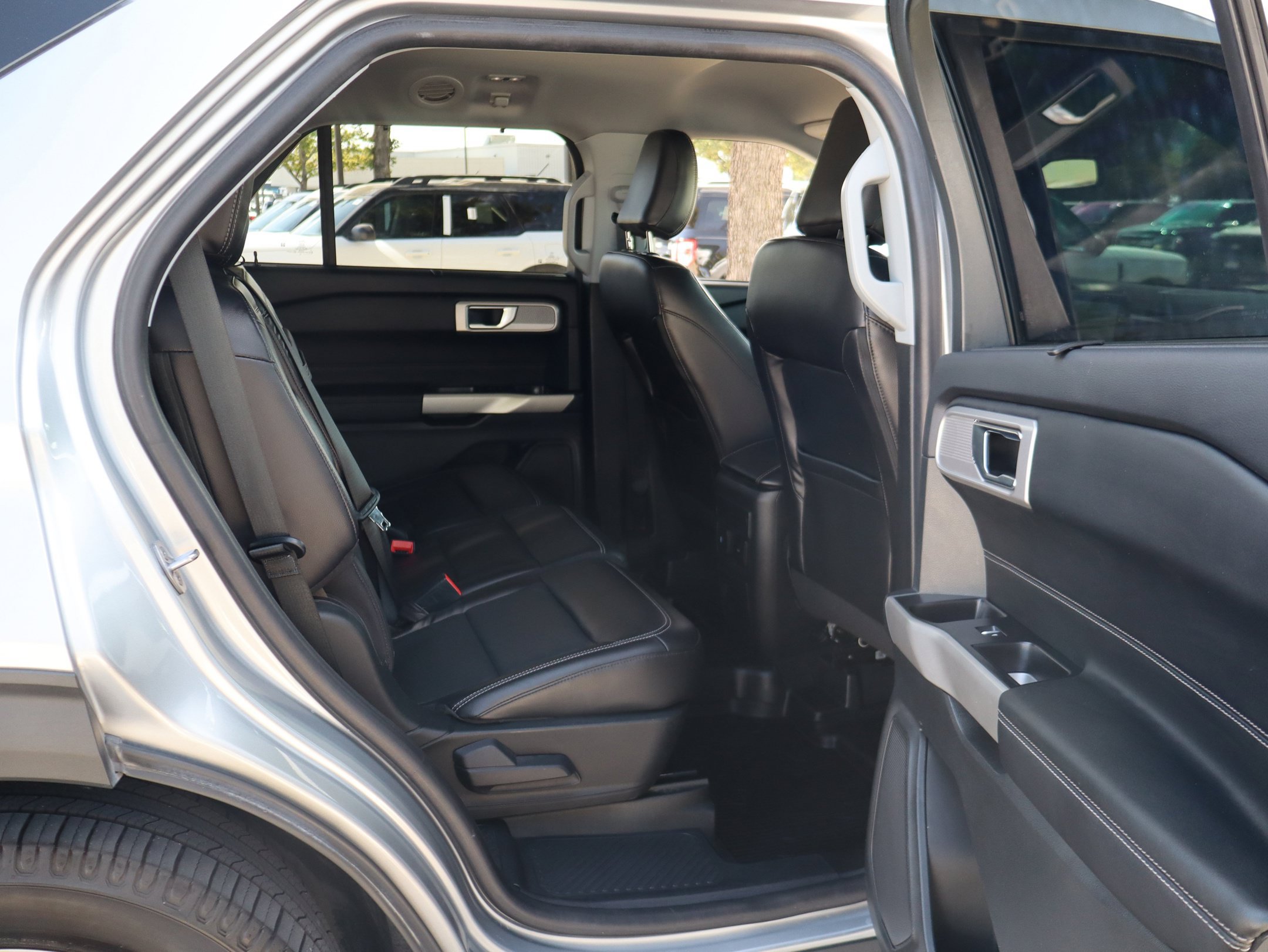 Certified 2022 Ford Explorer Limited RWD image 29