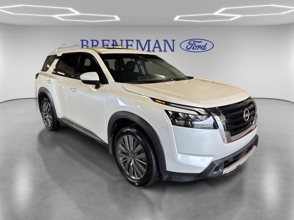 Used 2025 Nissan Pathfinder SL w/ SL Premium Package AWD/4WD image 3