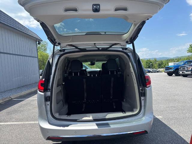 Used 2023 Chrysler Pacifica Touring-L FWD image 27