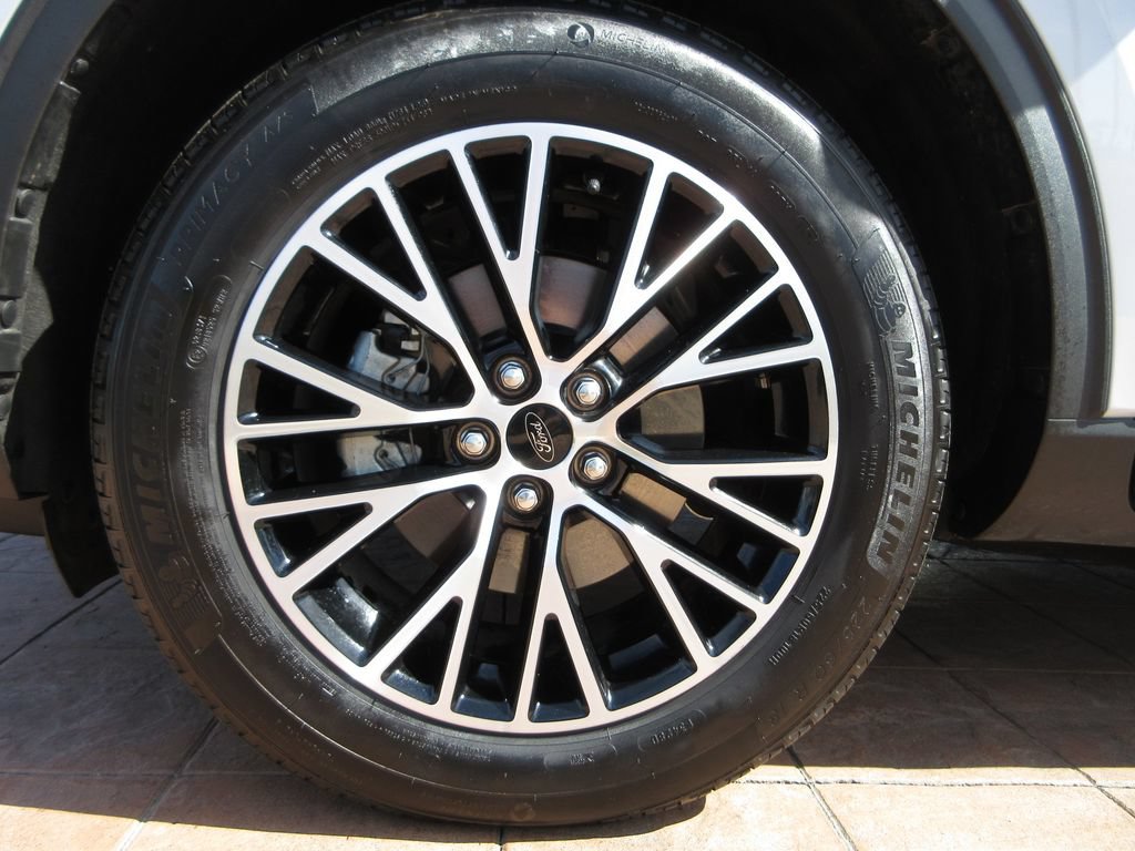 Certified 2025 Ford Escape SE FWD image 9