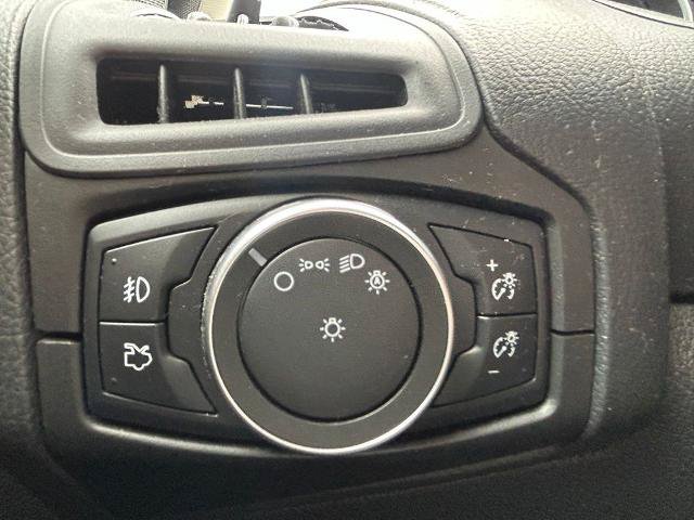 Certified 2018 Ford Focus SEL w/ Cold Weather Package FWD image 13