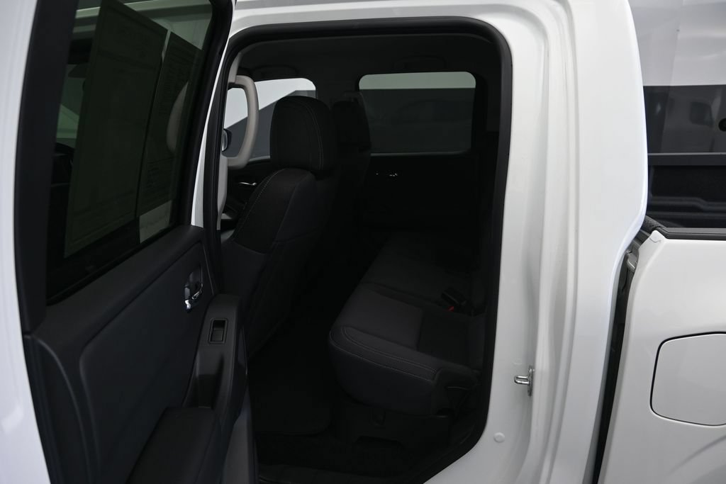 Used 2025 Nissan Frontier SV RWD image 19