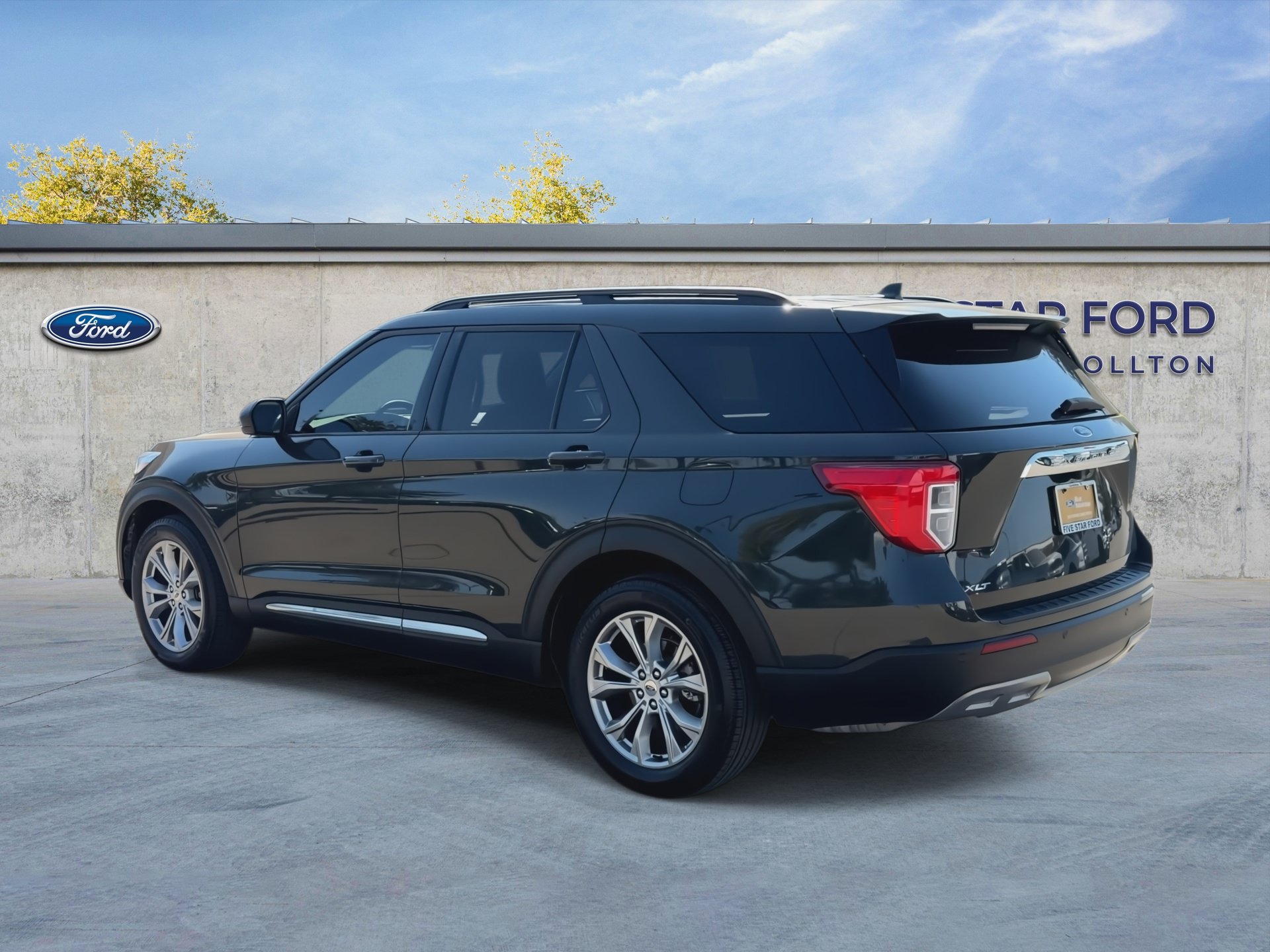 Certified 2024 Ford Explorer XLT w/ Equipment Group 202A RWD image 6