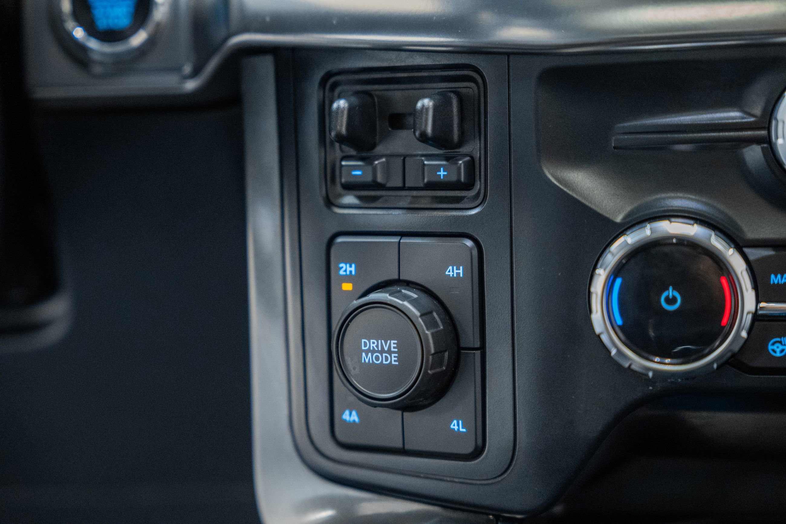 Certified 2023 Ford F150 Lariat w/ Equipment Group 502A High image 31