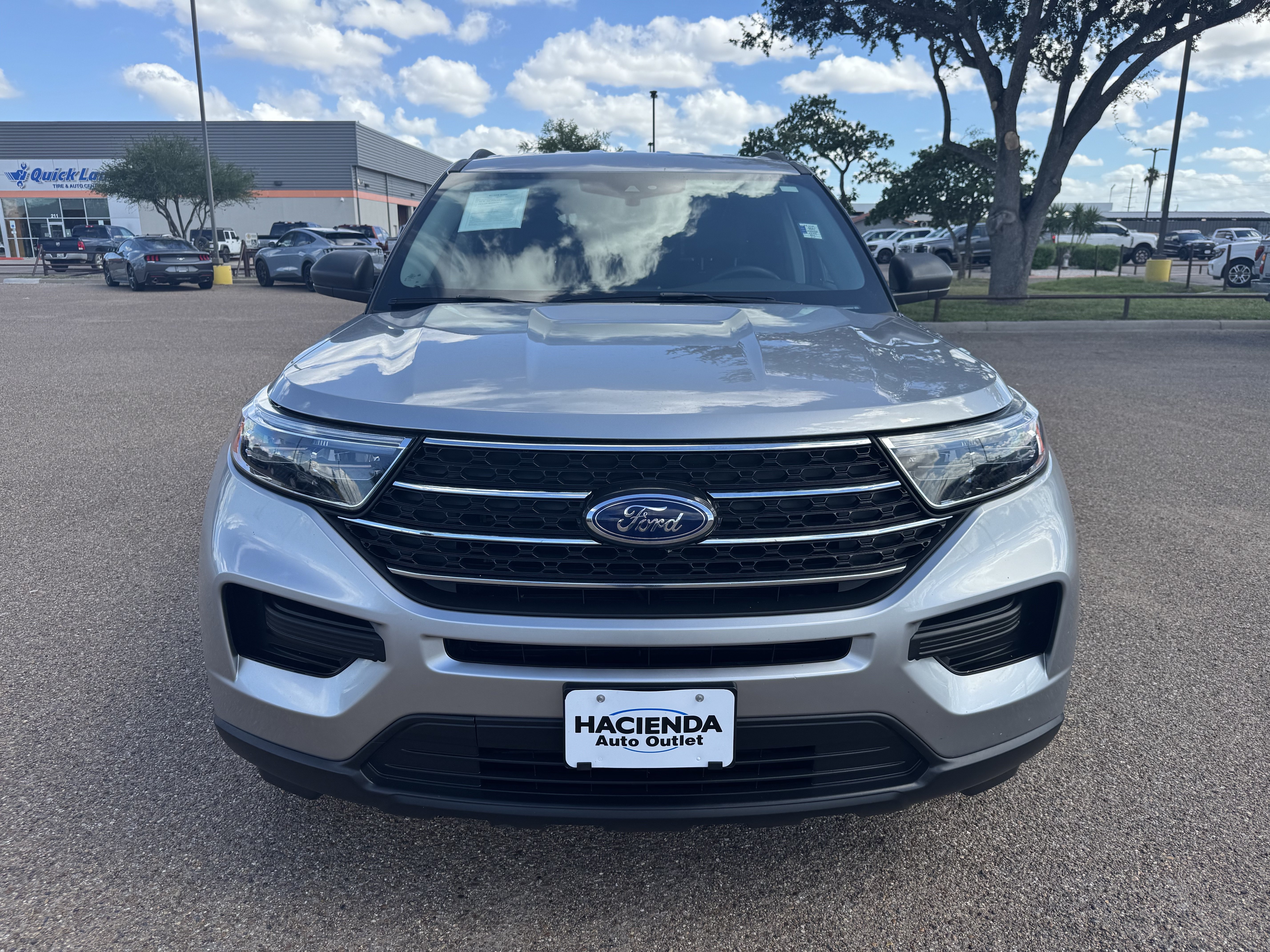 Certified 2024 Ford Explorer XLT RWD image 6