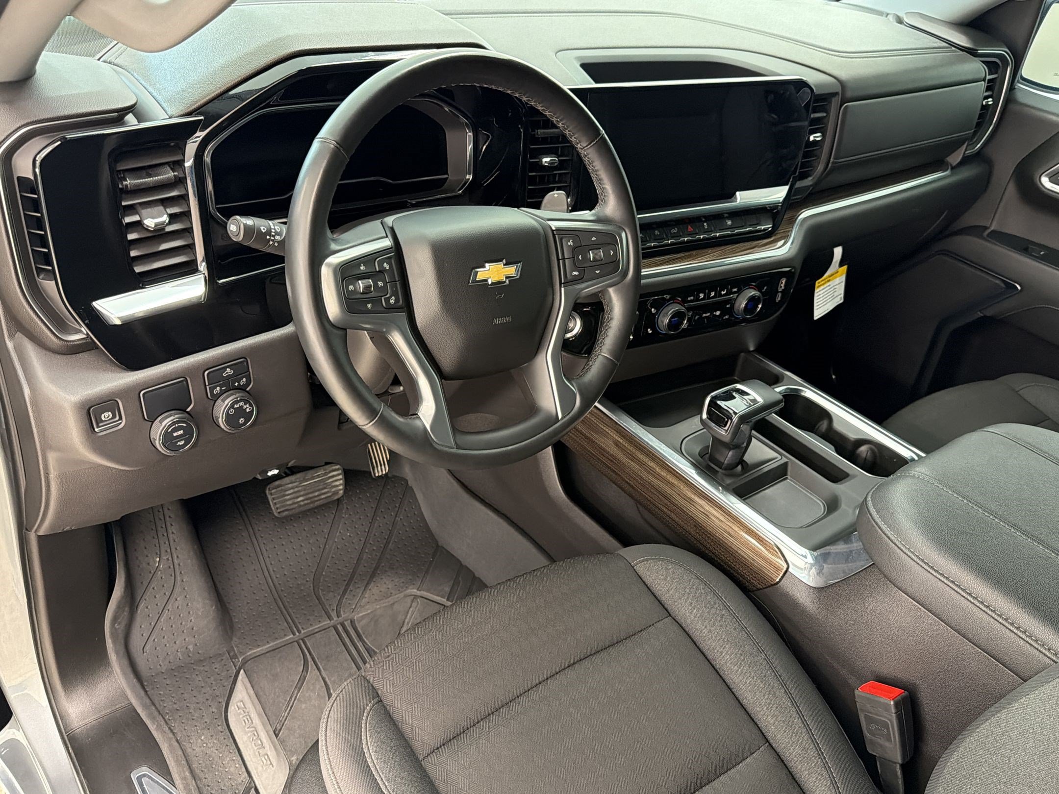 Used 2024 Chevrolet Silverado 1500 LT w/ Protection Package RWD image 4