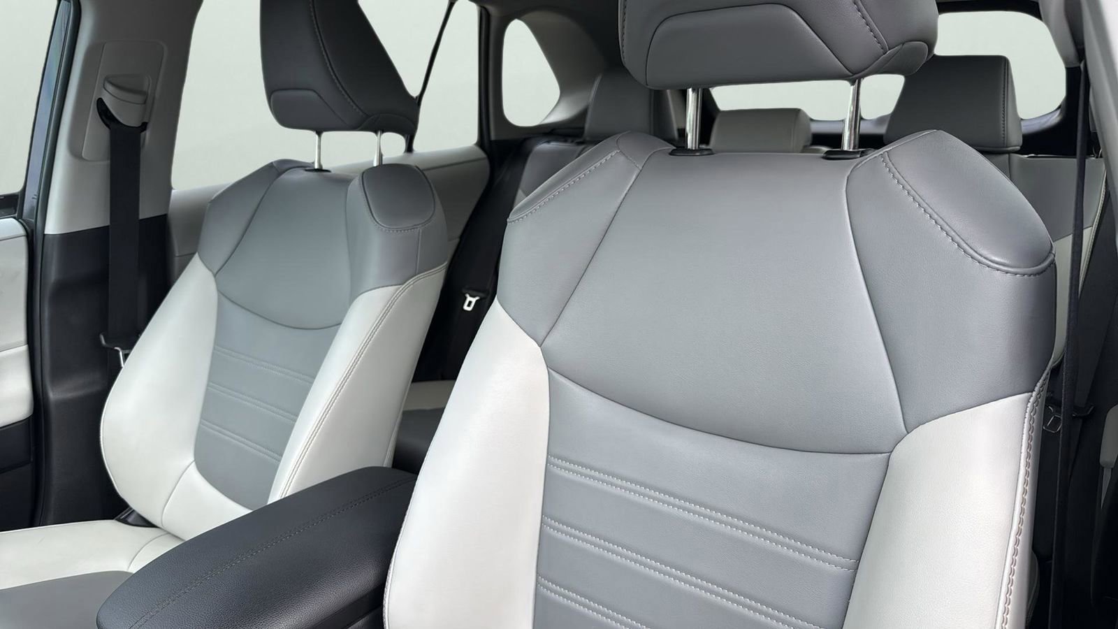 Used 2024 Toyota RAV4 XLE Premium image 10